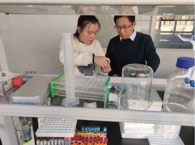 科技福州 福建衛(wèi)生職業(yè)技術(shù)學(xué)院與長(zhǎng)庚醫(yī)療生物科技攜手推進(jìn)生物基材料創(chuàng)新